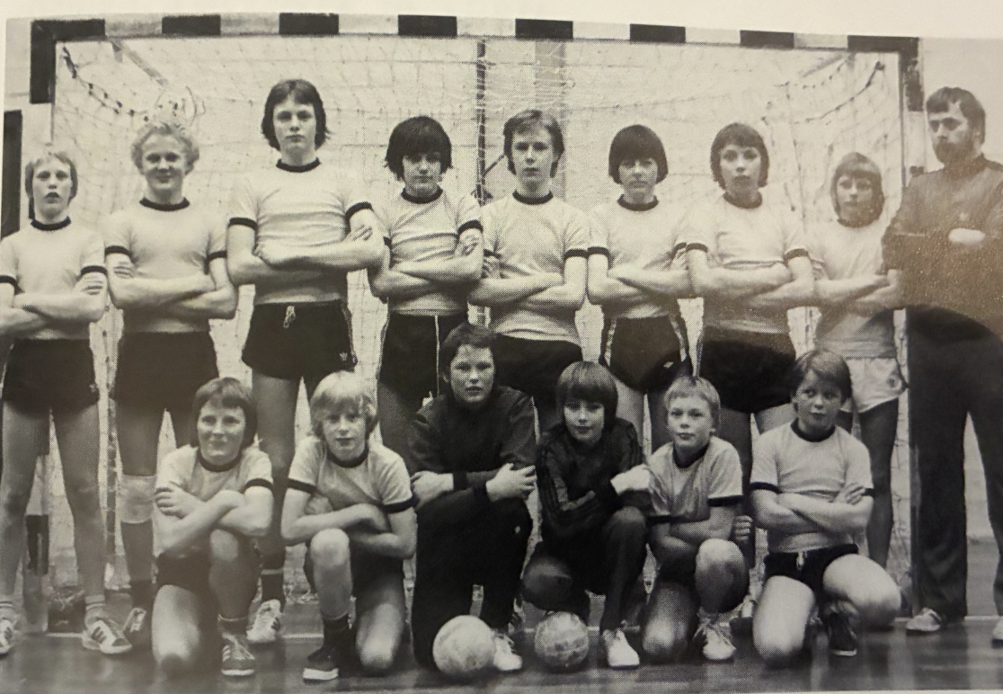Gutter 14 år i 1978, med en ung Fredrik Brubakken på laget – og pappa Tore Brubakken som lagleder og trener.